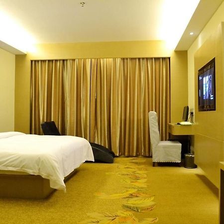 Bella Ingenious Hotel Дуньин Екстериор снимка