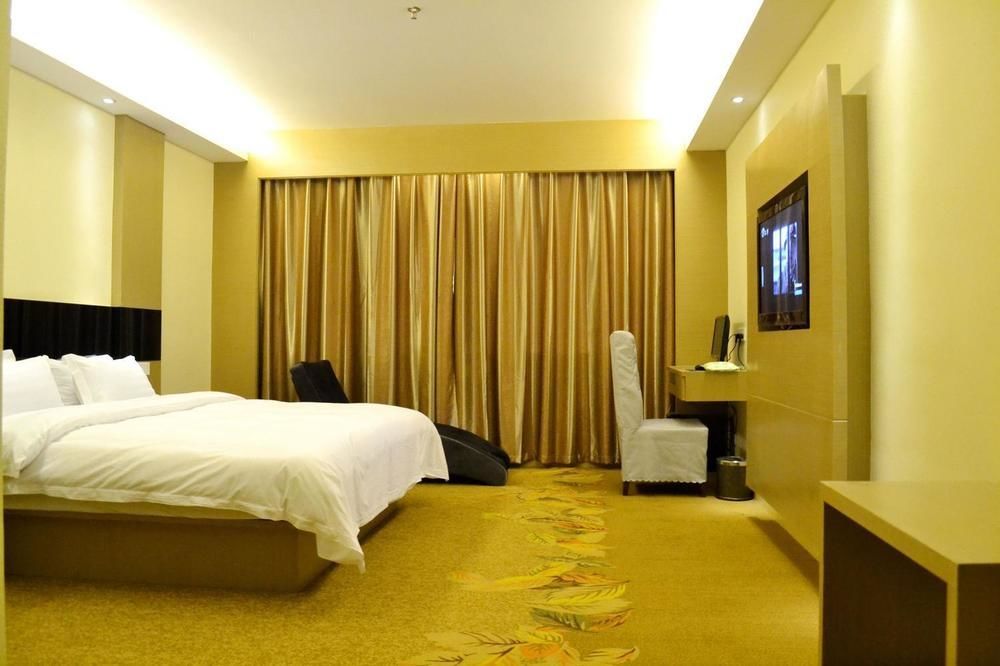 Bella Ingenious Hotel Дуньин Екстериор снимка
