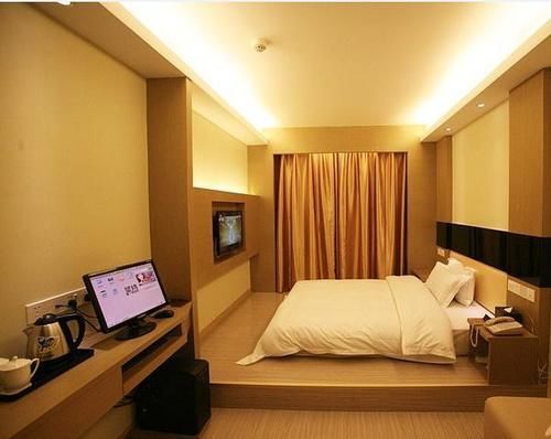 Bella Ingenious Hotel Дуньин Екстериор снимка