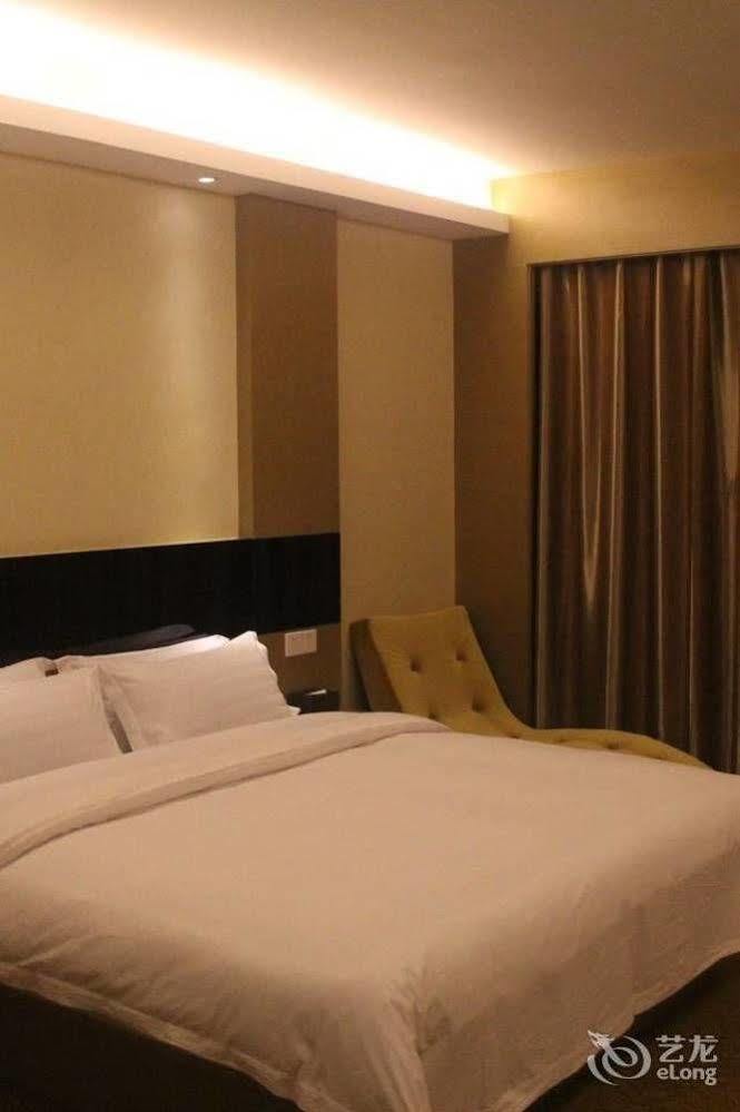 Bella Ingenious Hotel Дуньин Екстериор снимка