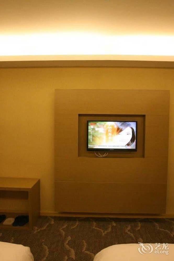 Bella Ingenious Hotel Дуньин Екстериор снимка