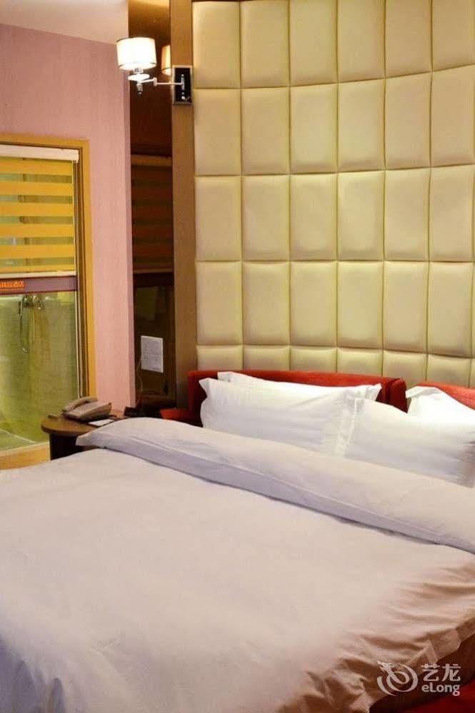 Bella Ingenious Hotel Дуньин Екстериор снимка