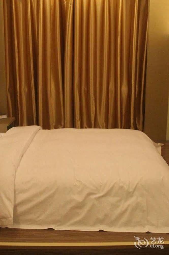 Bella Ingenious Hotel Дуньин Екстериор снимка
